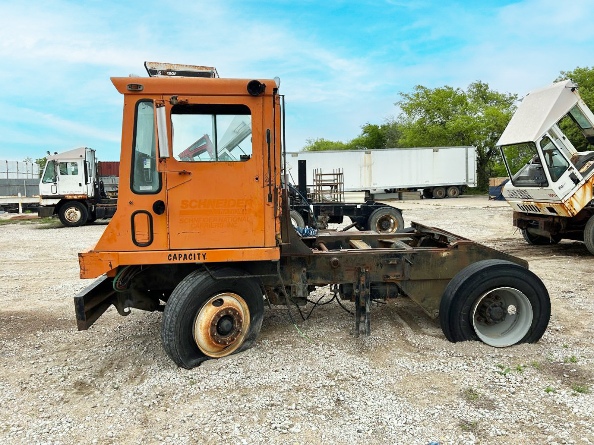 1990-CAPACITY-PARTS-TRUCK-16111_2.jpg