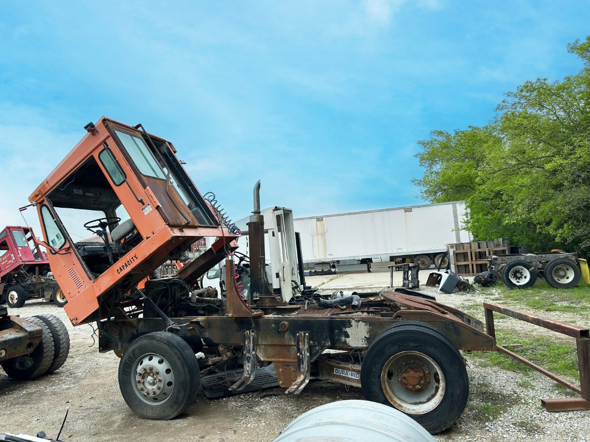 1995-CAPACITY-PARTS-TRUCK-8869_1.jpg