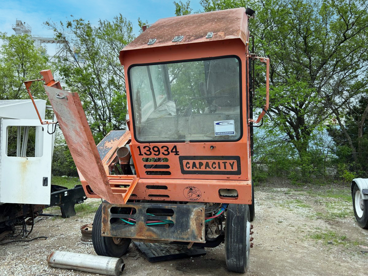 1995-CAPACITY-PARTS-TRUCK-8869_2.jpg