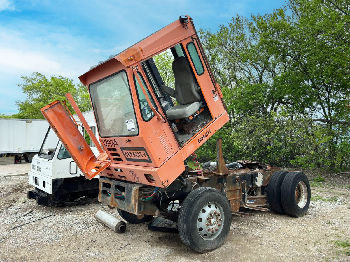 1995-CAPACITY-PARTS-TRUCK-8869_6.jpg