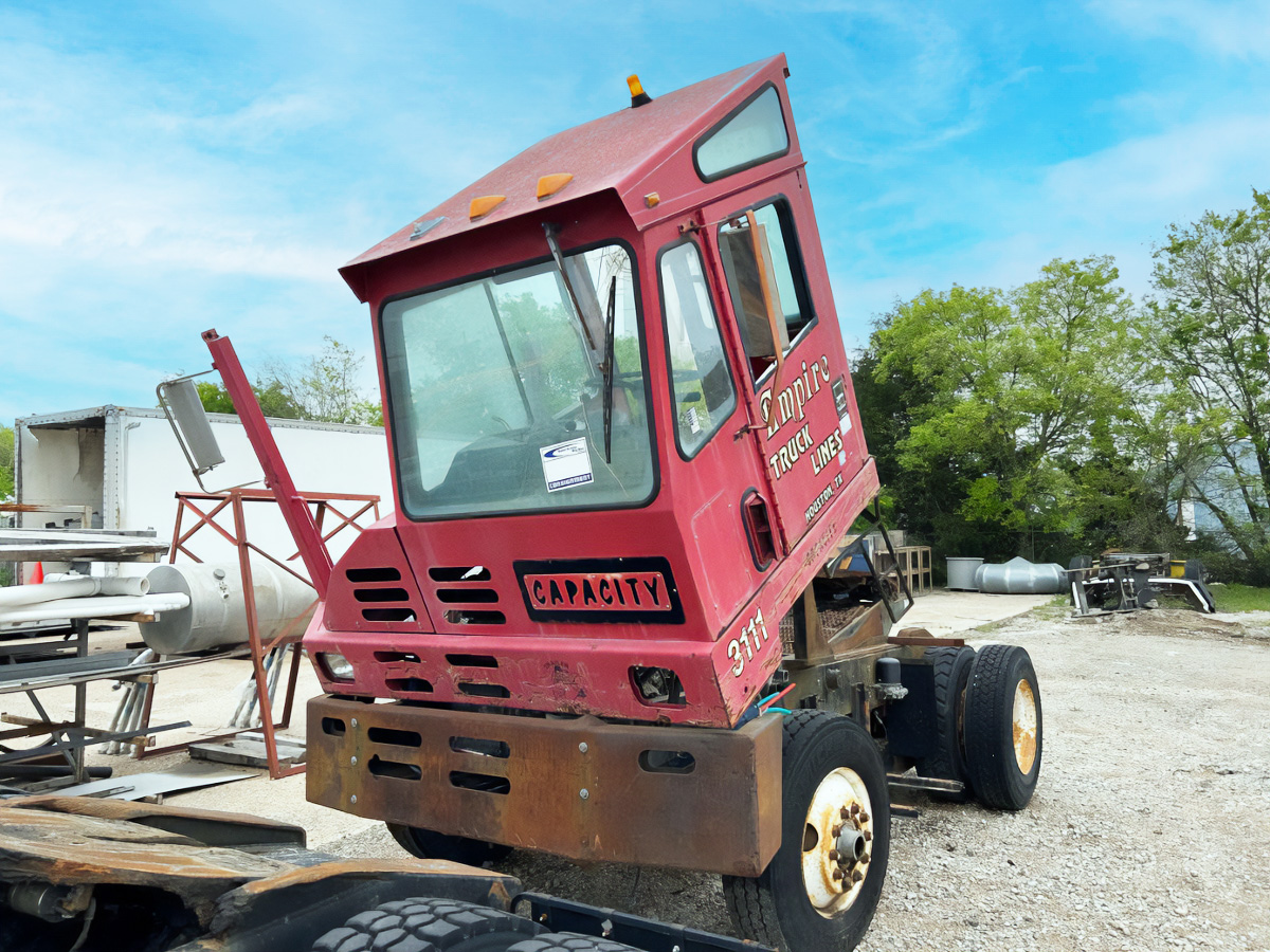 1998-CAPACITY-PARTS-TRUCK_2.jpg