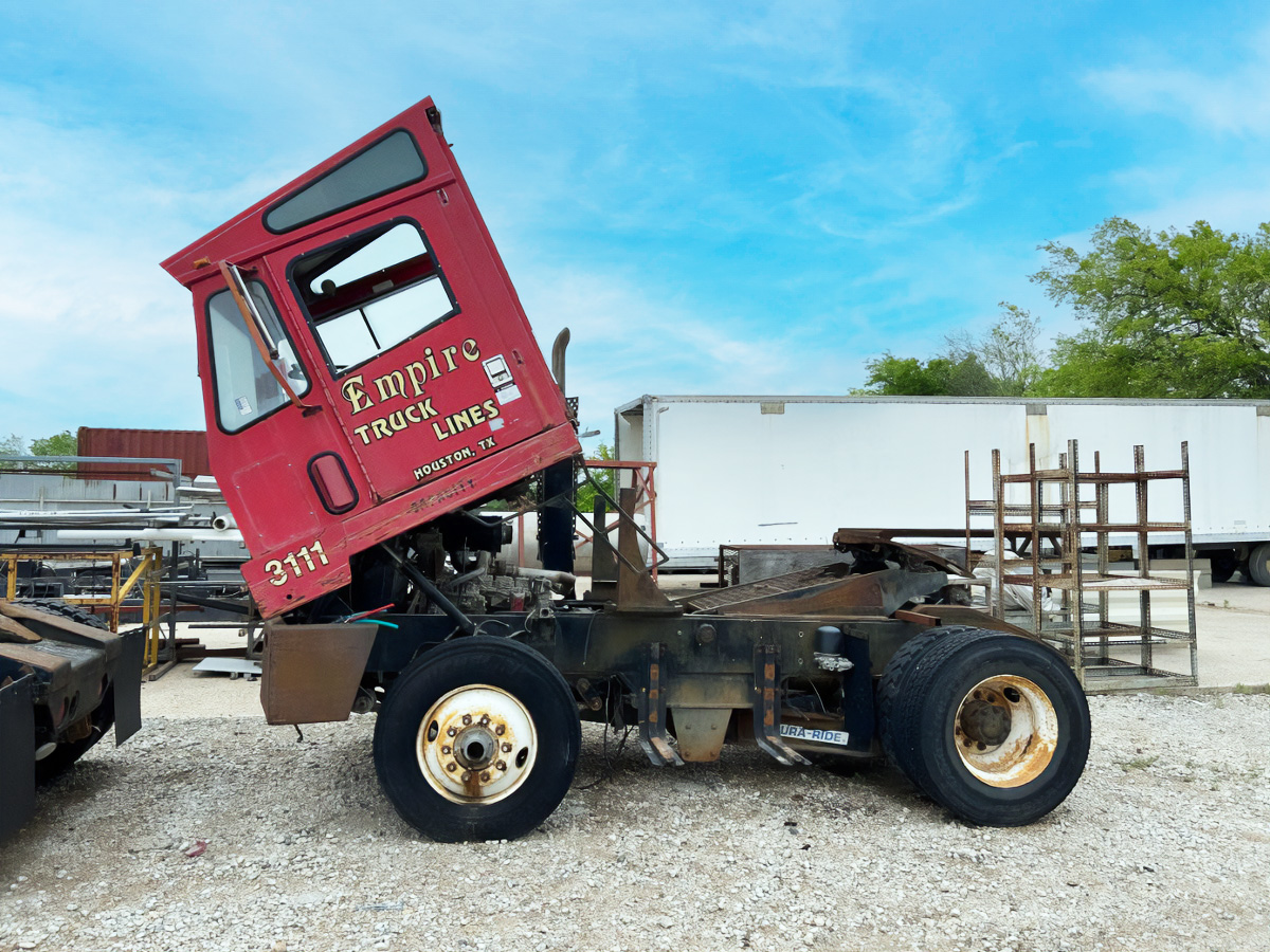 1998-CAPACITY-PARTS-TRUCK_5.jpg
