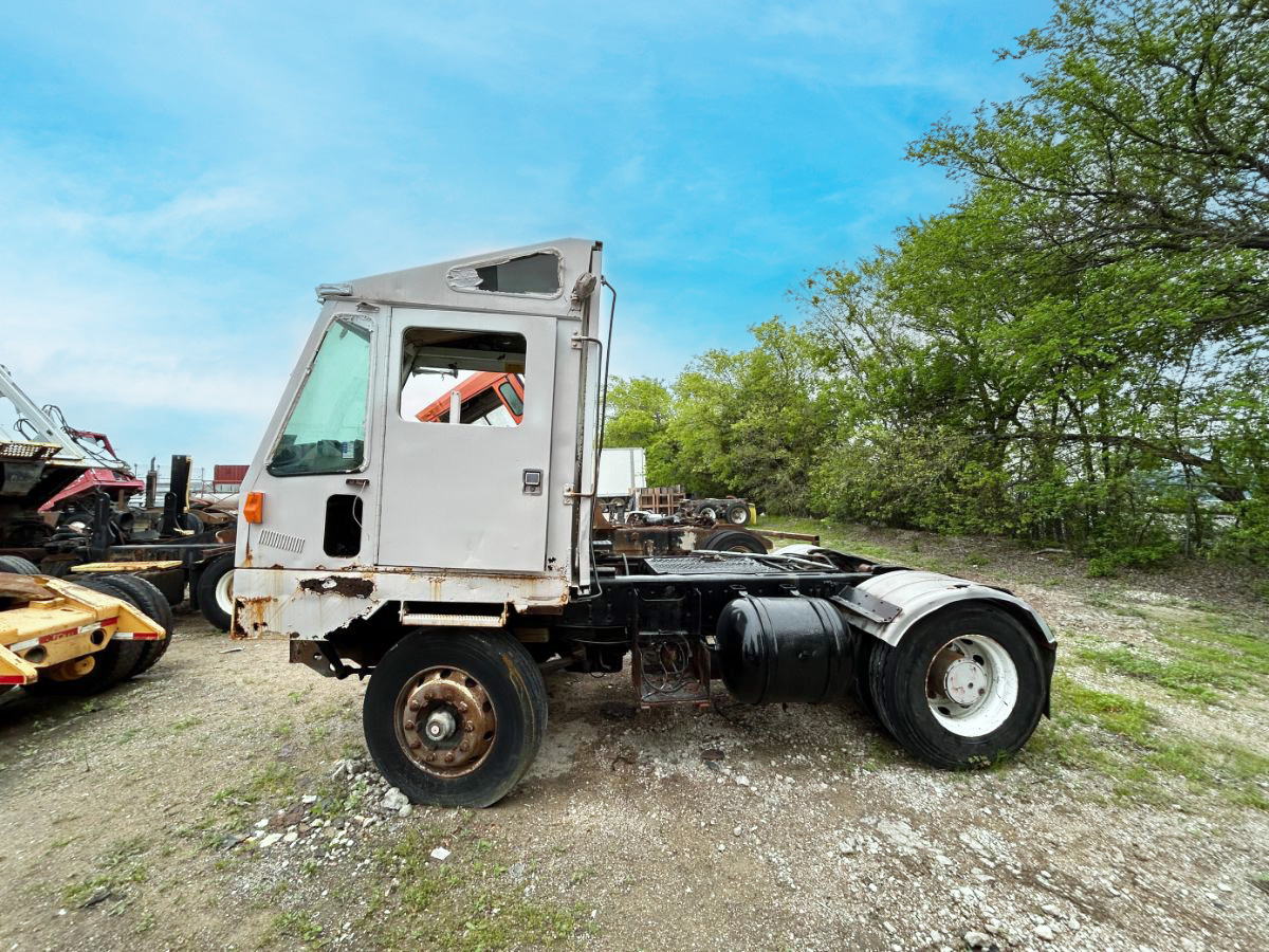 2000-INTERNATIONAL-PARTS-TRUCK-80162_1-1.jpg
