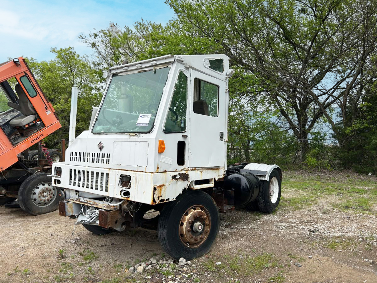 2000-INTERNATIONAL-PARTS-TRUCK-80162_2-1.jpg