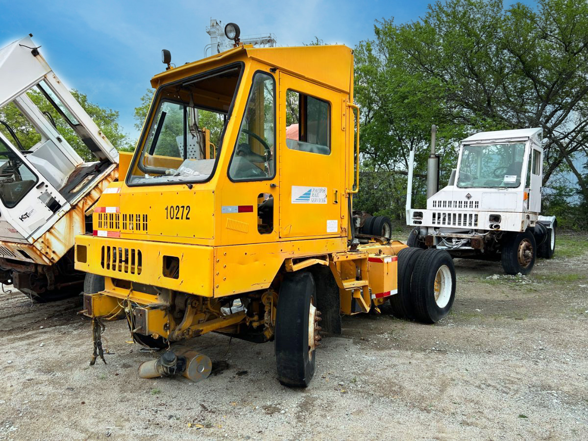 2002-OTTAWA-C30-PARTS-TRUCK-304682-4.jpg